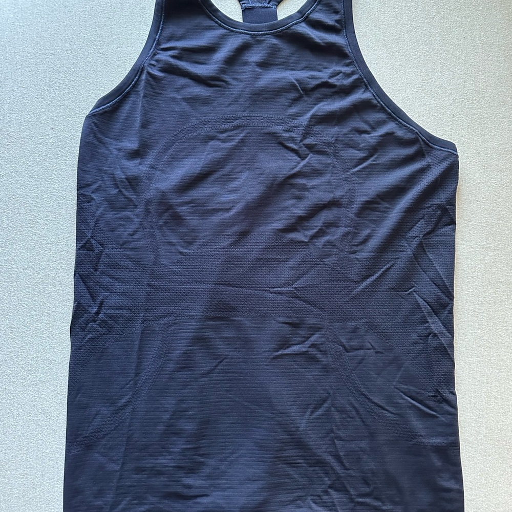 Lululemon Swiftly Tech T-Back
Midnight Navy / Midnight Navy